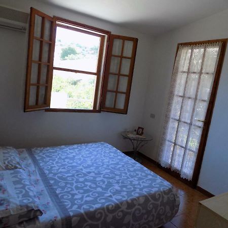 Casa Vacanze Gardenia Solanas  Exteriör bild