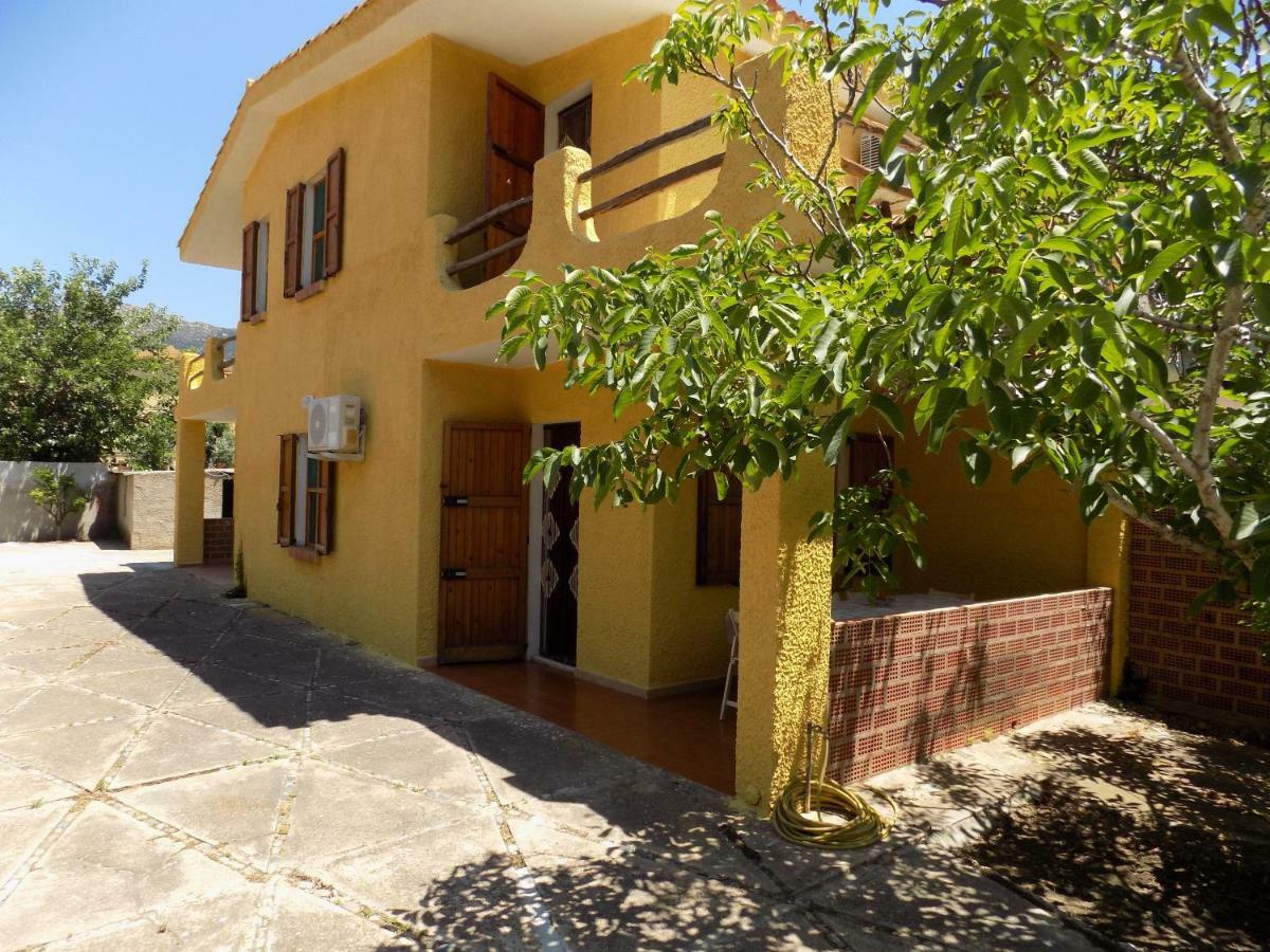 Casa Vacanze Gardenia Solanas  Exteriör bild