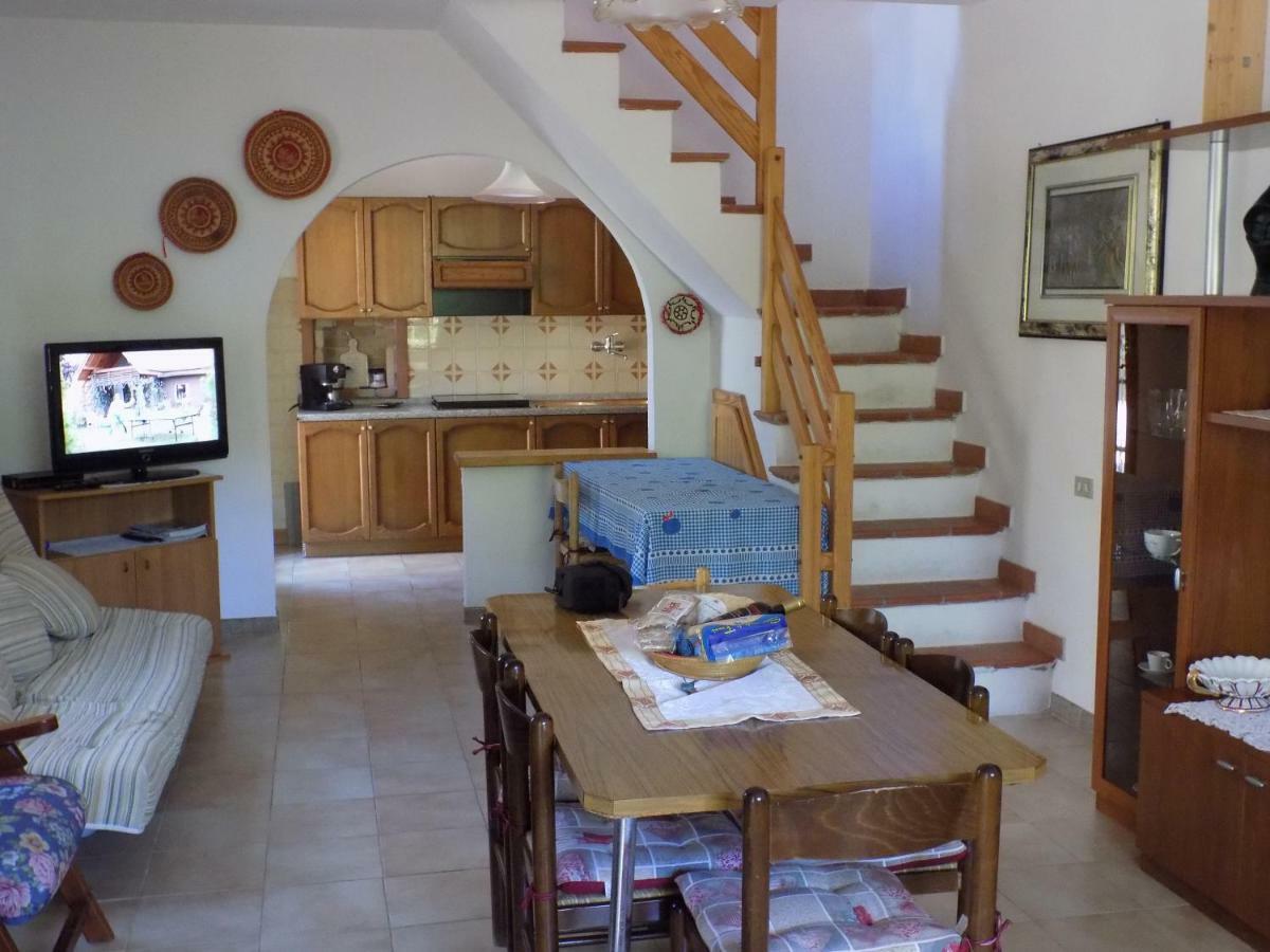 Casa Vacanze Gardenia Solanas  Exteriör bild