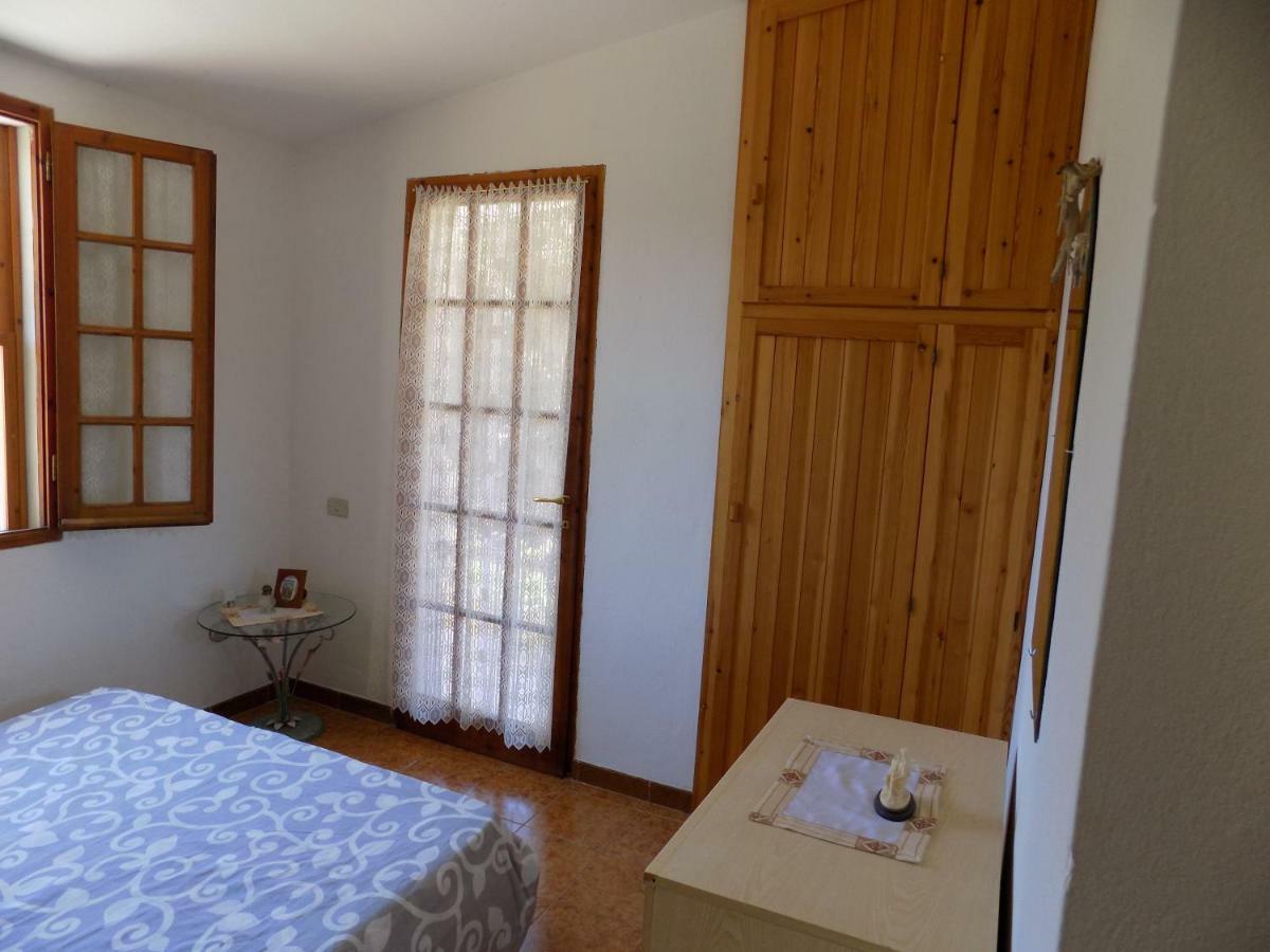 Casa Vacanze Gardenia Solanas  Exteriör bild