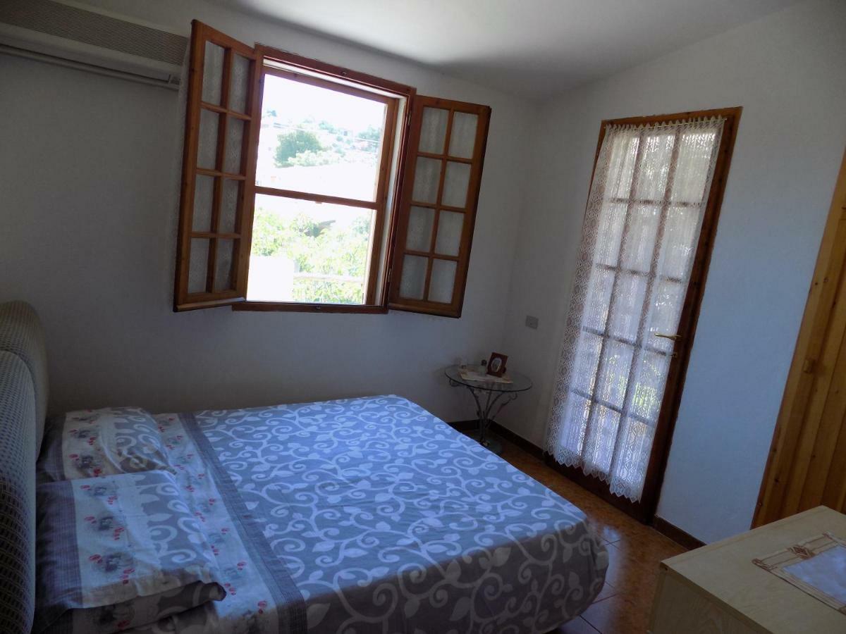 Casa Vacanze Gardenia Solanas  Exteriör bild